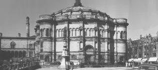 A vintage exterior shot of McEwan Hall, Bristo Square in black and white.