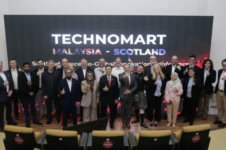 Group shot of participants at Malaysia Technomart Scotland Space